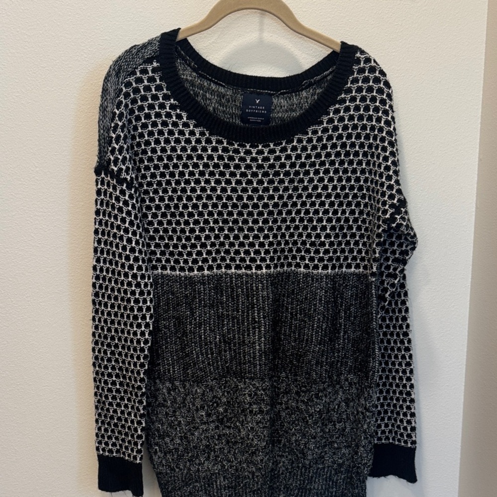 American Eagle Outfitters Black and White Crew Neck Sweater